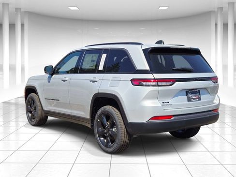 New 2026 Jeep Grand Cherokee Limited w/ Limited Altitude Package AWD/4WD image 5