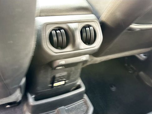 Used 2022 Jeep Wrangler Unlimited Sahara AWD/4WD image 28