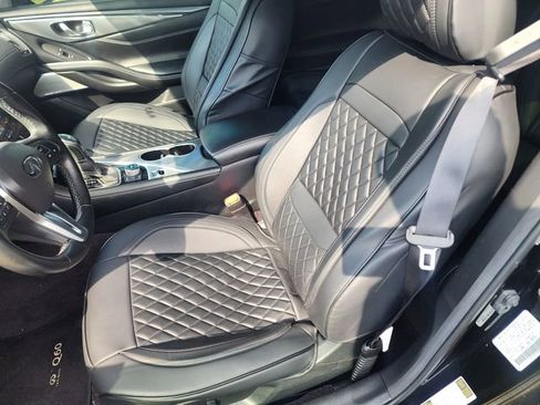 Used 2020 INFINITI Q60 3.0t Luxe RWD image 3