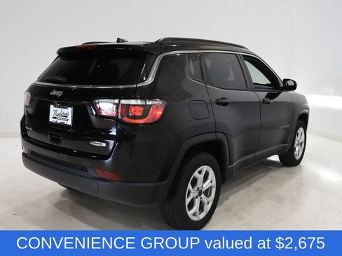 Used 2025 Jeep Compass Latitude w/ Sun & Sound Group AWD/4WD image 4