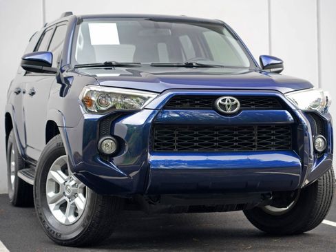 Used 2019 Toyota 4Runner SR5 RWD image 2