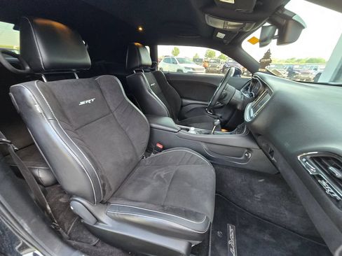 Used 2015 Dodge Challenger SRT Hellcat RWD image 18
