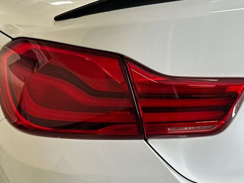 Used 2018 BMW M4 Convertible w/ Executive Package RWD image 48