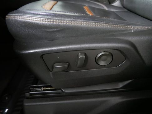 Used 2022 GMC Sierra 1500 AT4 w/ Technology Package image 17