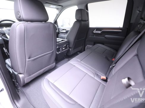 New 2026 GMC Sierra 3500 Denali w/ Technology Package image 9
