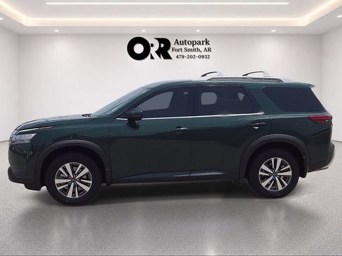 Used 2023 Nissan Pathfinder SL w/ Lighting Package (N92) AWD/4WD image 3