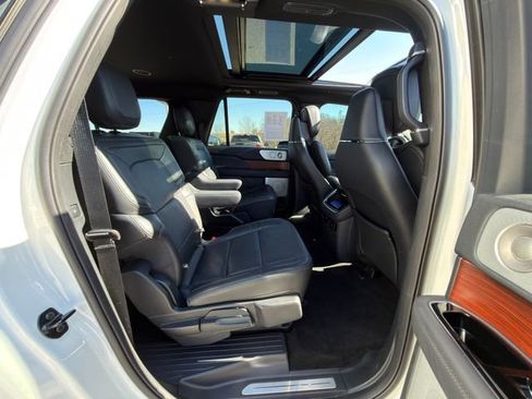 Used 2024 Lincoln Navigator L Reserve image 10
