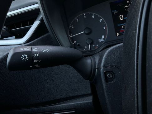 Used 2025 Toyota Corolla LE image 32