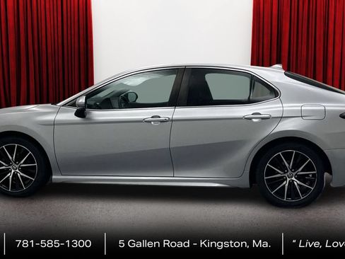 Certified 2022 Toyota Camry SE w/ Cold Weather Package AWD/4WD image 8