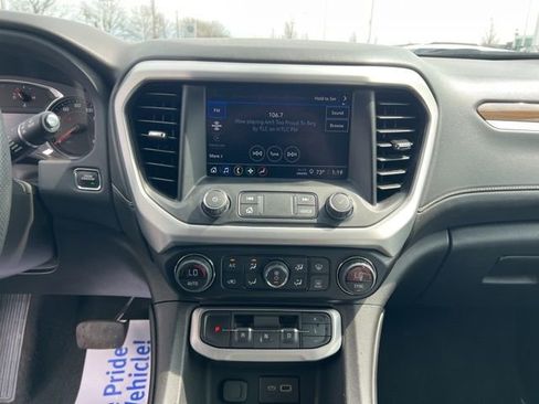 Used 2023 GMC Acadia SLE image 16