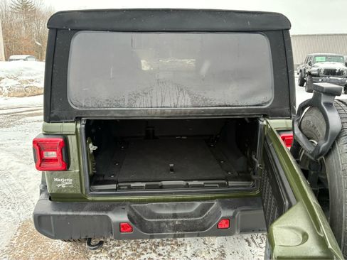 Used 2024 Jeep Wrangler Sahara image 10