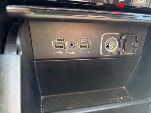 Used 2023 Jeep Grand Cherokee Laredo image 31