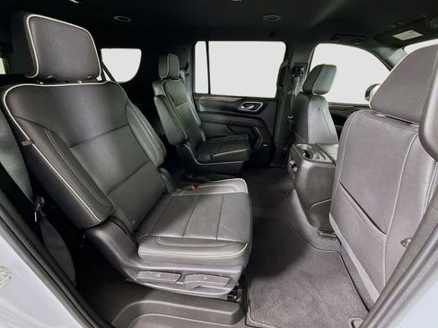 Used 2022 Chevrolet Suburban Premier AWD/4WD image 28
