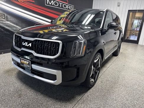 Used 2023 Kia Telluride EX w/ EX Captain's Chair Package AWD/4WD image 2
