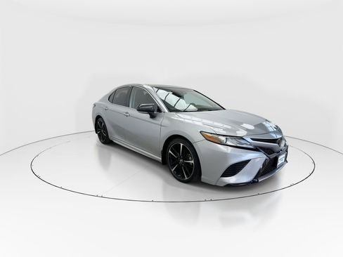 Used 2019 Toyota Camry XSE FWD image 2