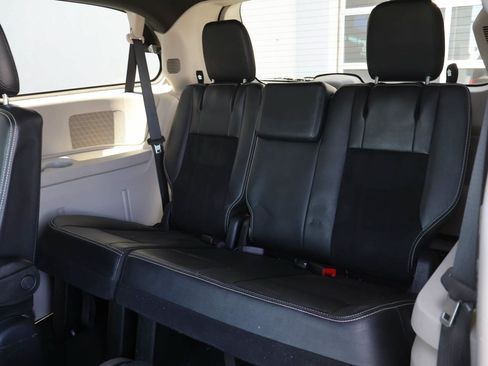 Used 2019 Dodge Grand Caravan SXT FWD image 11