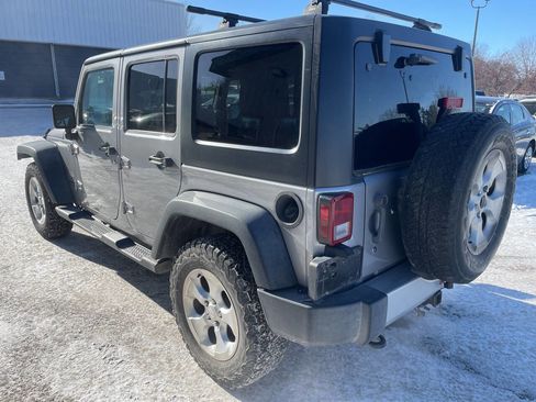 Used 2013 Jeep Wrangler Unlimited Sahara image 6