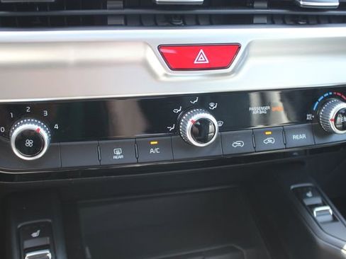 Used 2020 Kia Telluride S w/ S 8 Passenger Seating Package AWD/4WD image 6