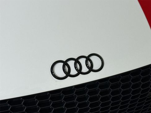 Used 2018 Audi R8 V10 w/ Premium Package image 30