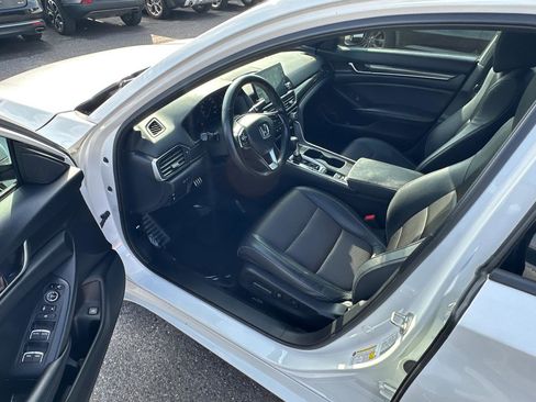 Used 2018 Honda Accord Sport image 9