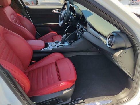 Used 2022 Alfa Romeo Giulia Veloce RWD image 17