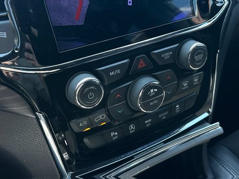 Used 2021 Jeep Grand Cherokee Laredo X RWD image 16