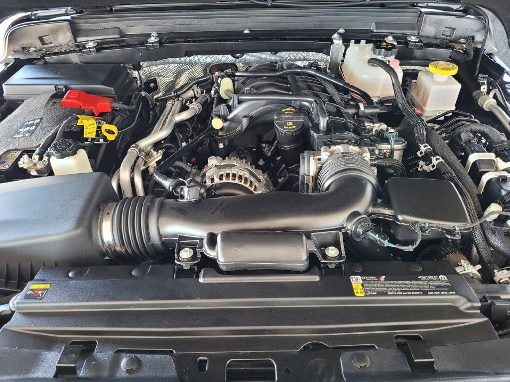 Used 2025 Jeep Gladiator Sport AWD/4WD image 15
