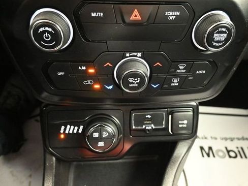 Used 2018 Jeep Renegade Trailhawk w/ Cold Weather Group II AWD/4WD image 45