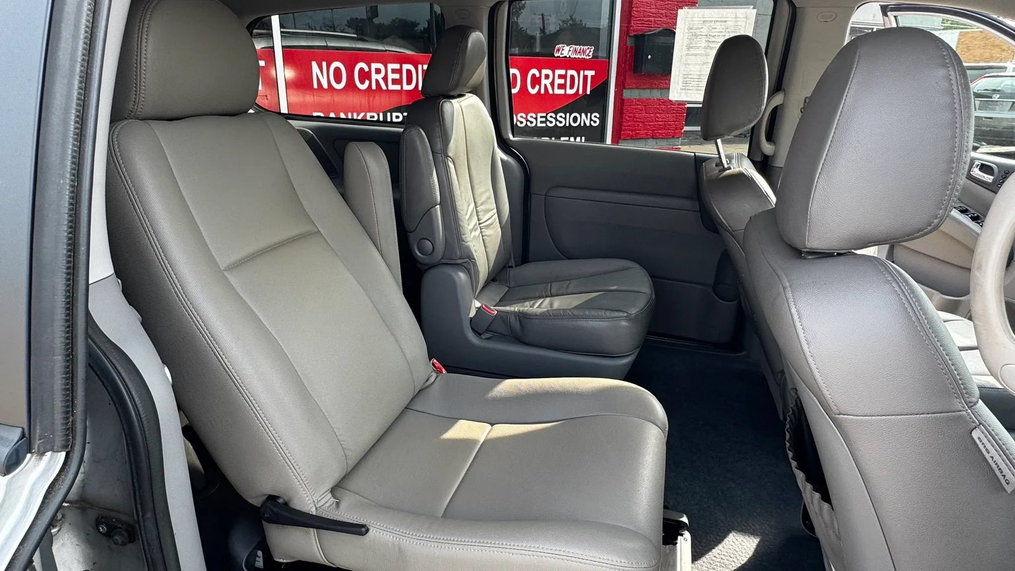 Used 2012 Kia Sedona EX w/ Luxury Pkg FWD image 15