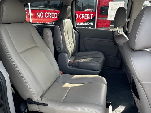 Used 2012 Kia Sedona EX w/ Luxury Pkg FWD image 15