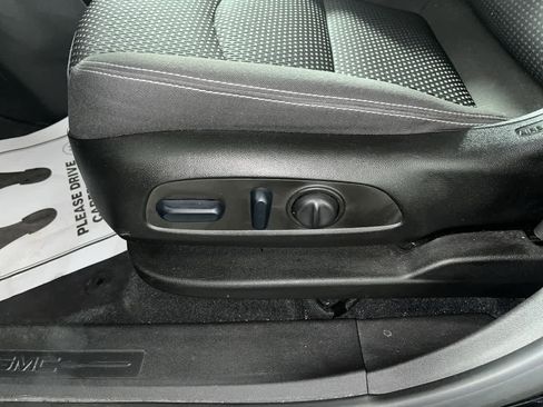 Used 2023 GMC Terrain SLE w/ Driver Convenience Package image 14