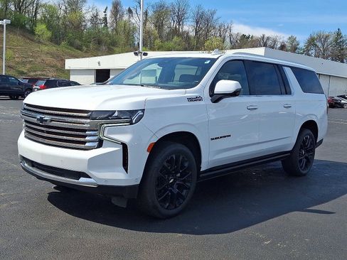 Used 2024 Chevrolet Suburban High Country w/ Advanced Technology Package AWD/4WD image 3