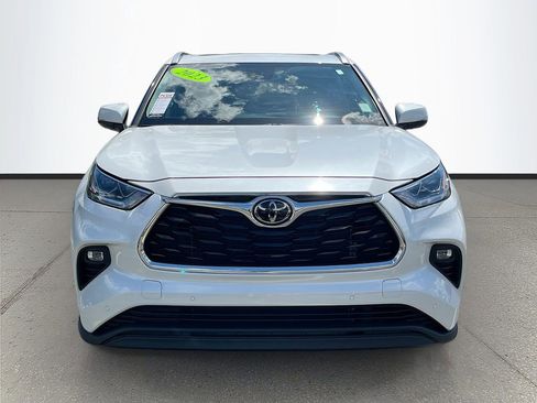 Used 2023 Toyota Highlander Limited AWD/4WD image 2