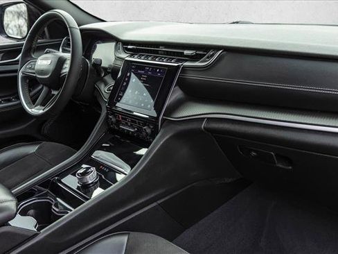 Used 2023 Jeep Grand Cherokee Altitude image 27