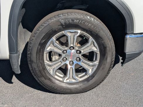 Used 2024 GMC Sierra 1500 SLT image 13