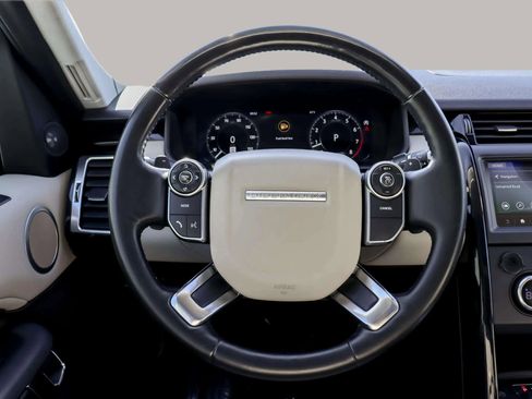 Used 2018 Land Rover Discovery SE image 23