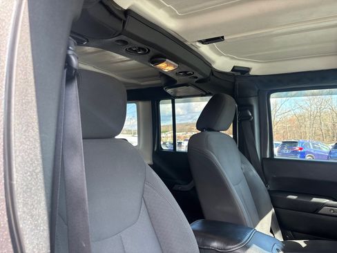 Used 2018 Jeep Wrangler Unlimited Sport S image 45