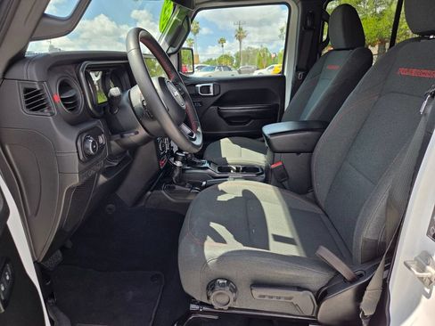 Used 2024 Jeep Wrangler Unlimited Rubicon AWD/4WD image 13