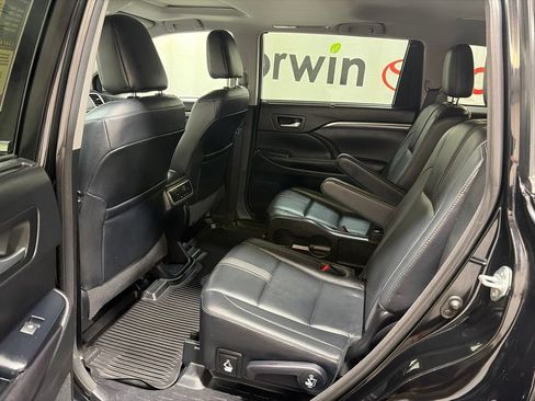 Used 2017 Toyota Highlander SE AWD/4WD image 19