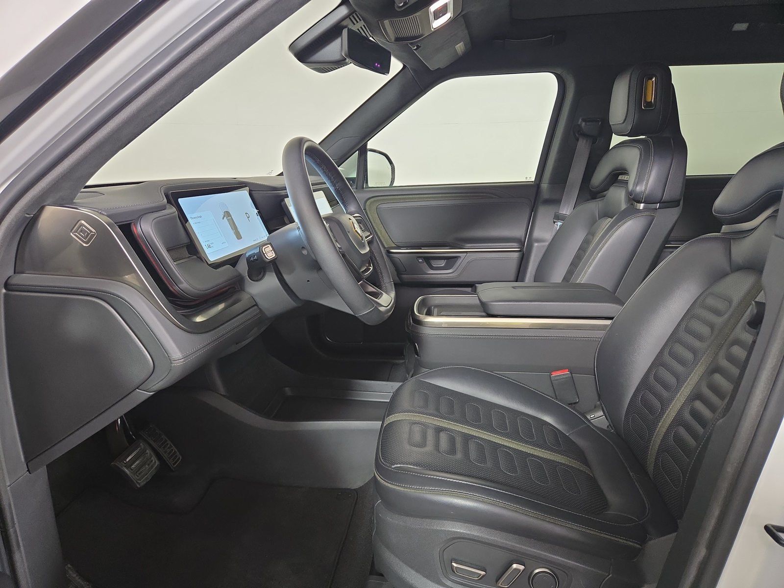 Used 2025 Rivian R1S Adventure Dual AWD/4WD image 20