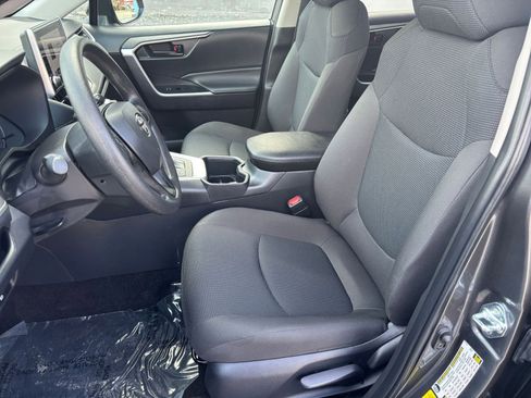 Used 2025 Toyota RAV4 LE image 32