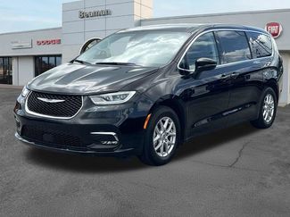 Used 2024 Chrysler Pacifica Touring-L FWD video 3
