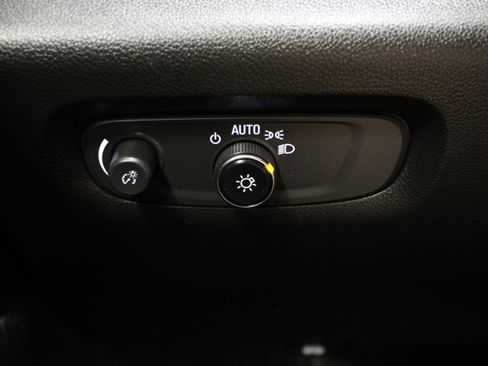 Used 2022 Chevrolet Traverse LT FWD image 26