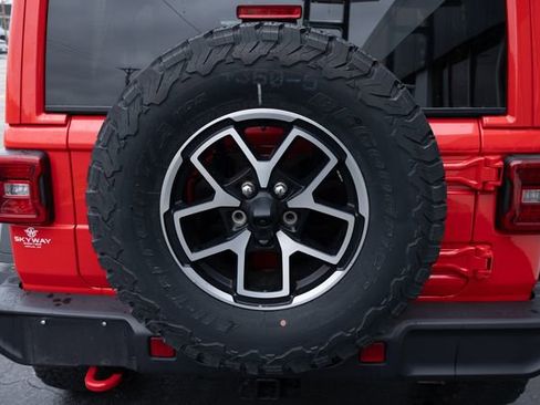 Used 2025 Jeep Wrangler Unlimited Rubicon w/ Convenience Group image 18