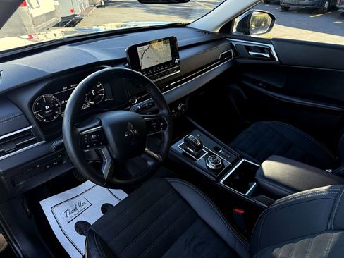 Used 2023 Mitsubishi Outlander SE image 12