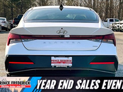 Used 2025 Hyundai Elantra Limited image 4