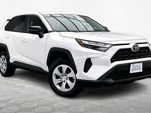 Used 2025 Toyota RAV4 LE image 12