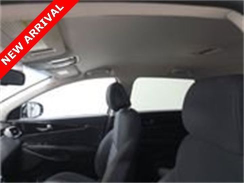 Used 2016 Kia Sorento LX w/ LX Convenience Package image 12