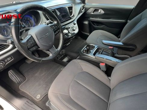 Used 2019 Chrysler Pacifica Touring Plus w/ Advanced Safetytec Group FWD image 28
