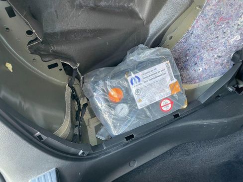 Used 2025 Chrysler Pacifica Select image 13